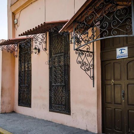 Casa Sra. Saily Perez Habana Vieja Hotel Havana Exterior photo